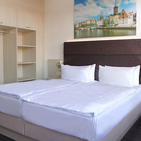 Viva Hotel Luebeck Екстер'єр фото