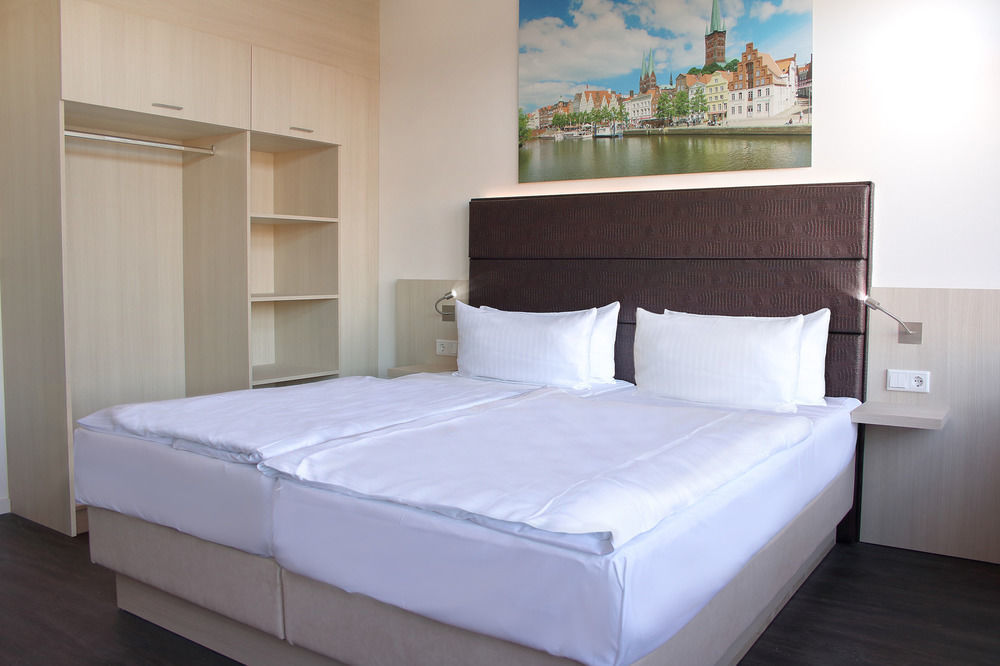 Viva Hotel Luebeck Екстер'єр фото