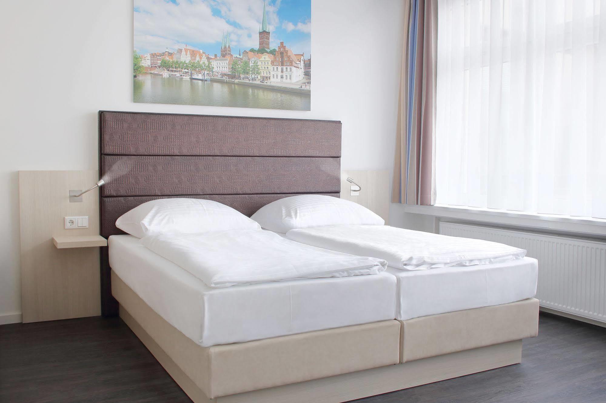 Viva Hotel Luebeck Екстер'єр фото