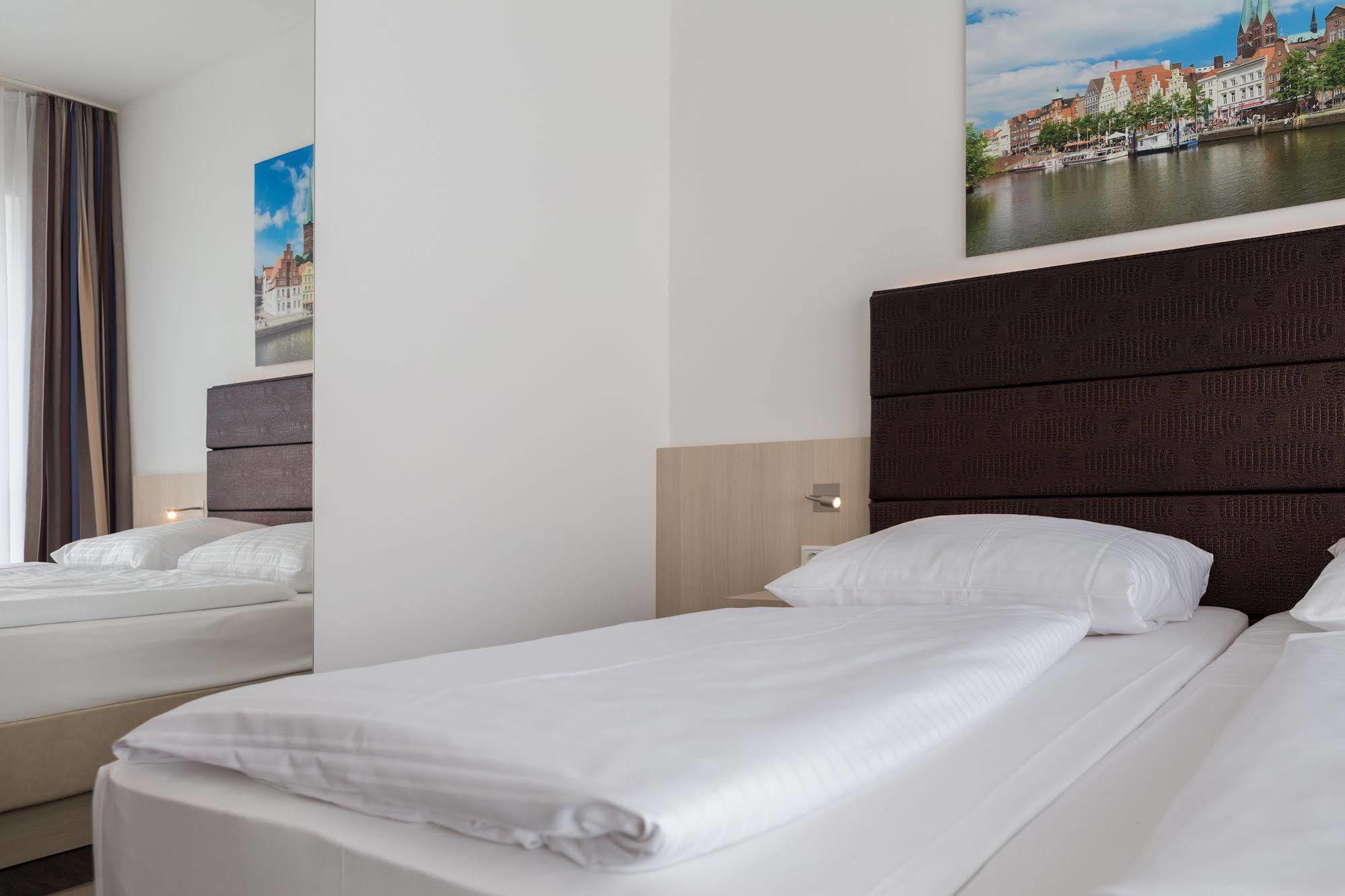 Viva Hotel Luebeck Екстер'єр фото