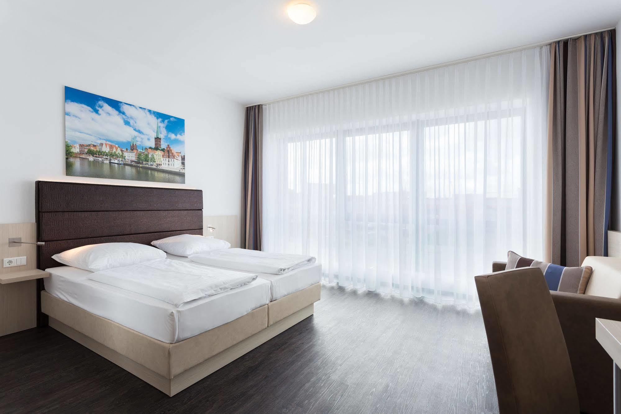 Viva Hotel Luebeck Екстер'єр фото