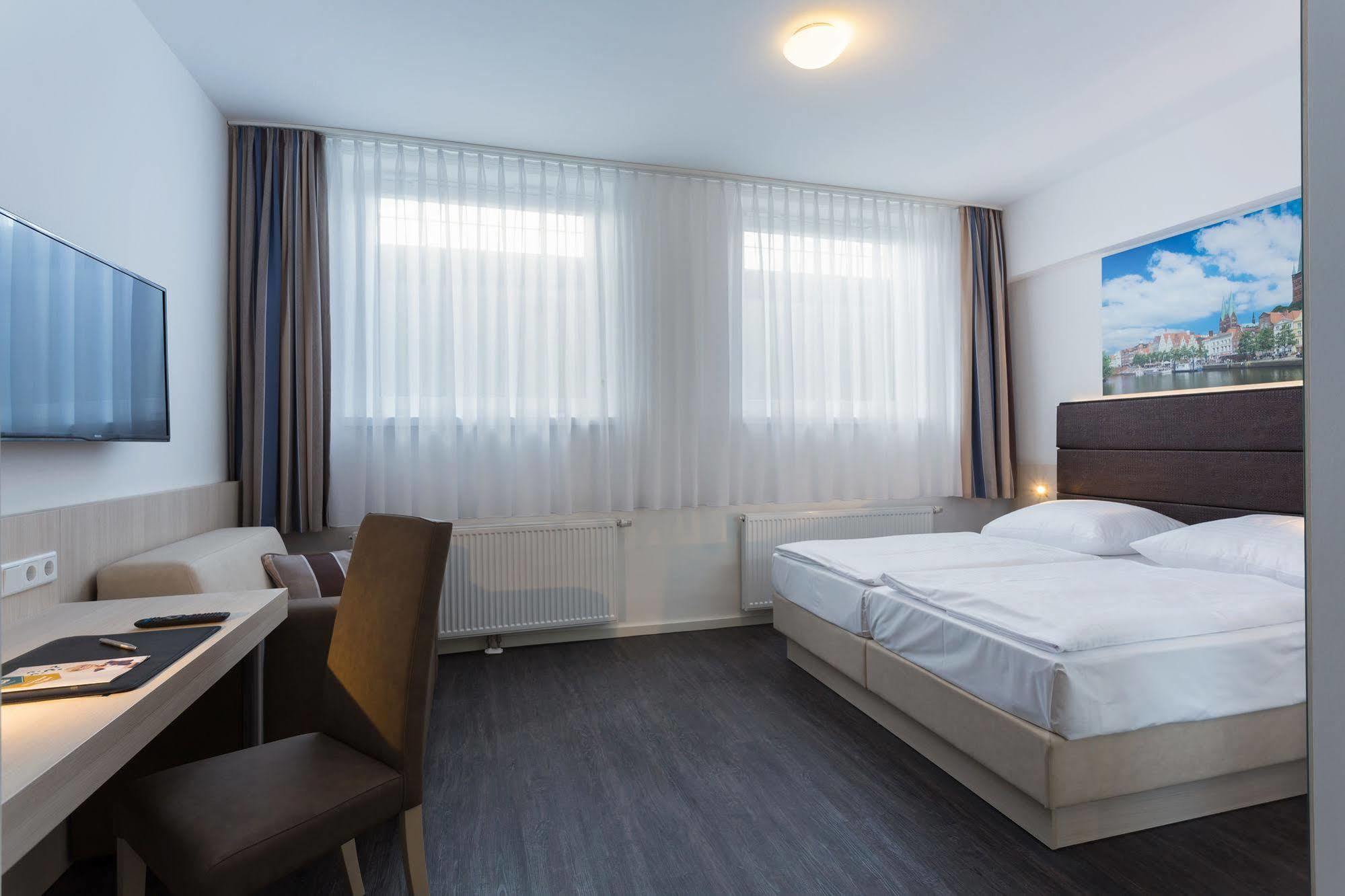 Viva Hotel Luebeck Екстер'єр фото
