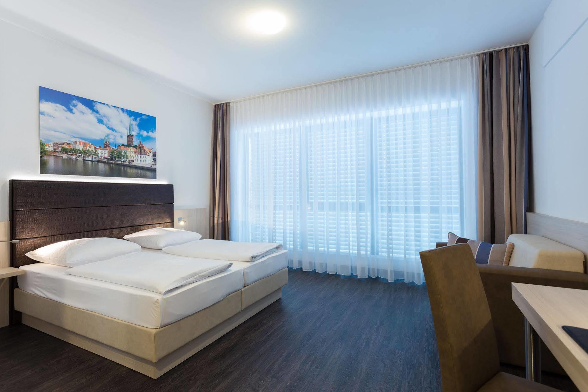 Viva Hotel Luebeck Екстер'єр фото
