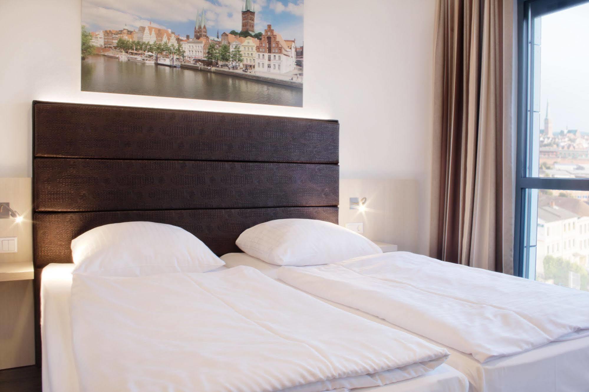 Viva Hotel Luebeck Екстер'єр фото