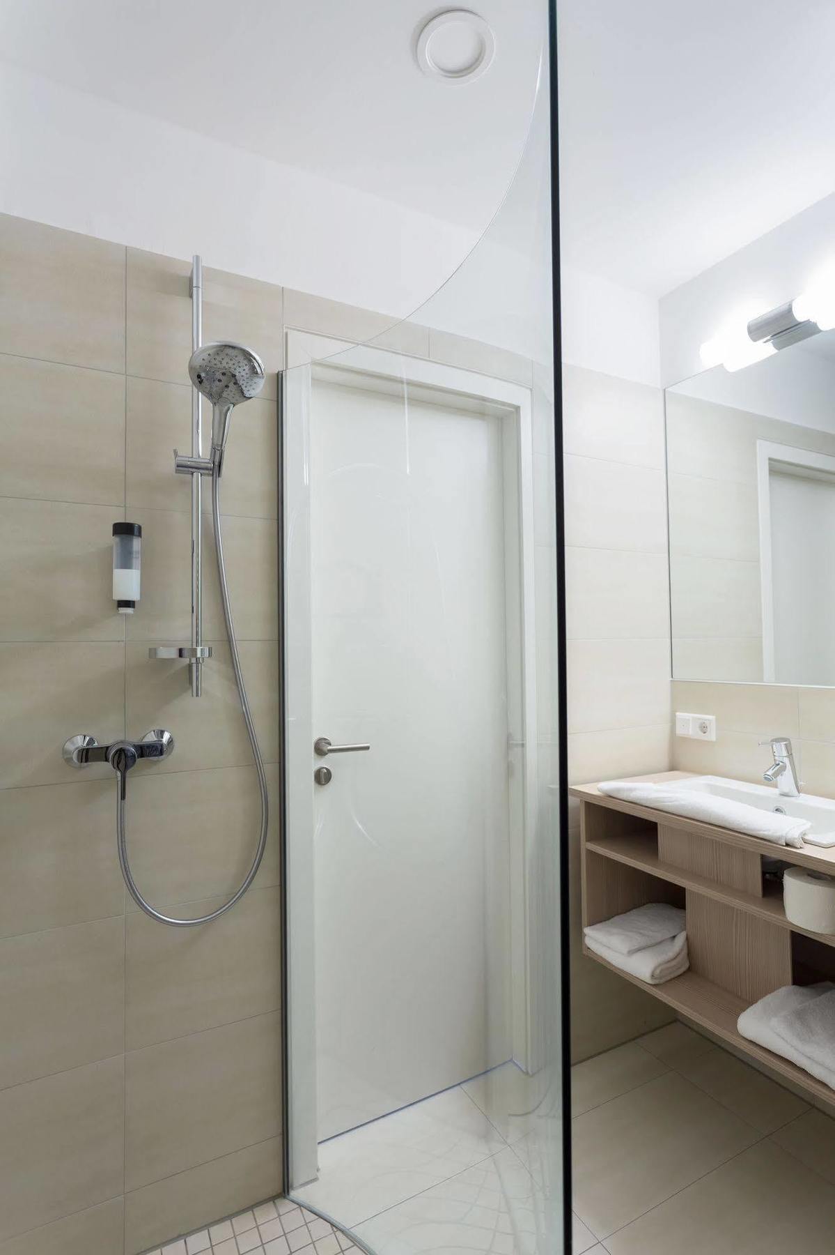 Viva Hotel Luebeck Екстер'єр фото
